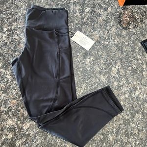 Black pocket light n tight hi-rise 7/8 24” size 8-10 never worn with tags